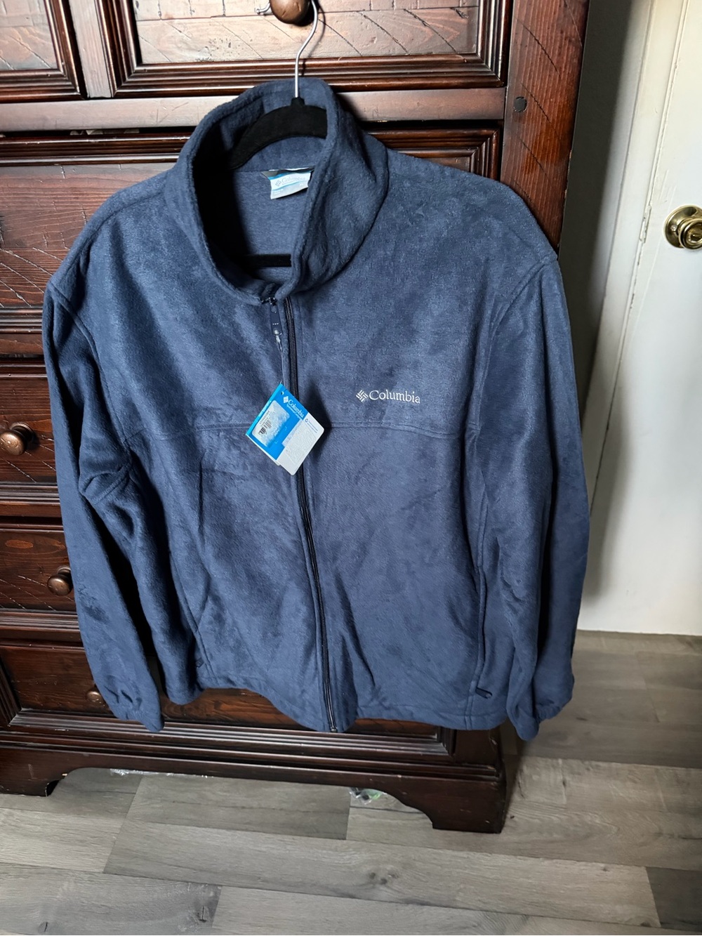 Columbia White and Blue Logo Fleece Tag Detail